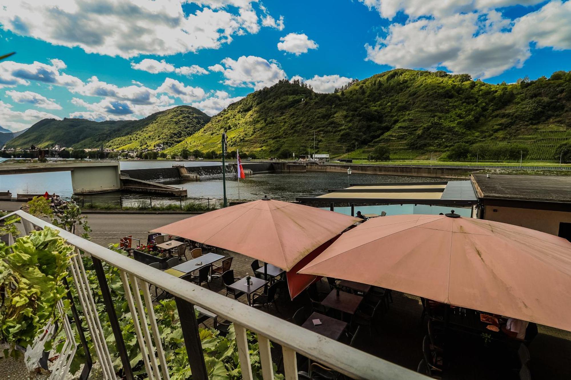 Exklusive Moselidylle: Fewo Mit Traumhaftem Staustufenblick, Netflix, Terrasse Neef Exterior photo