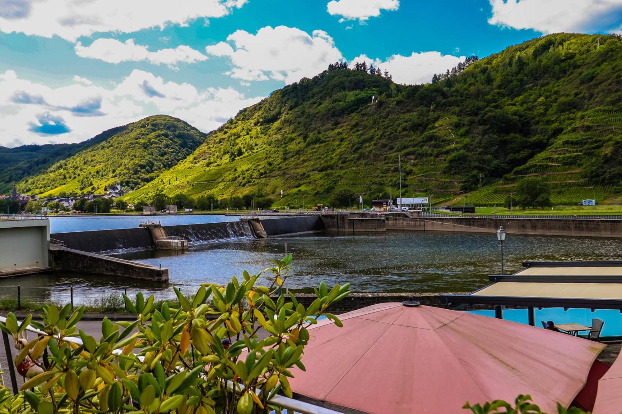 Exklusive Moselidylle: Fewo Mit Traumhaftem Staustufenblick, Netflix, Terrasse Neef Exterior photo